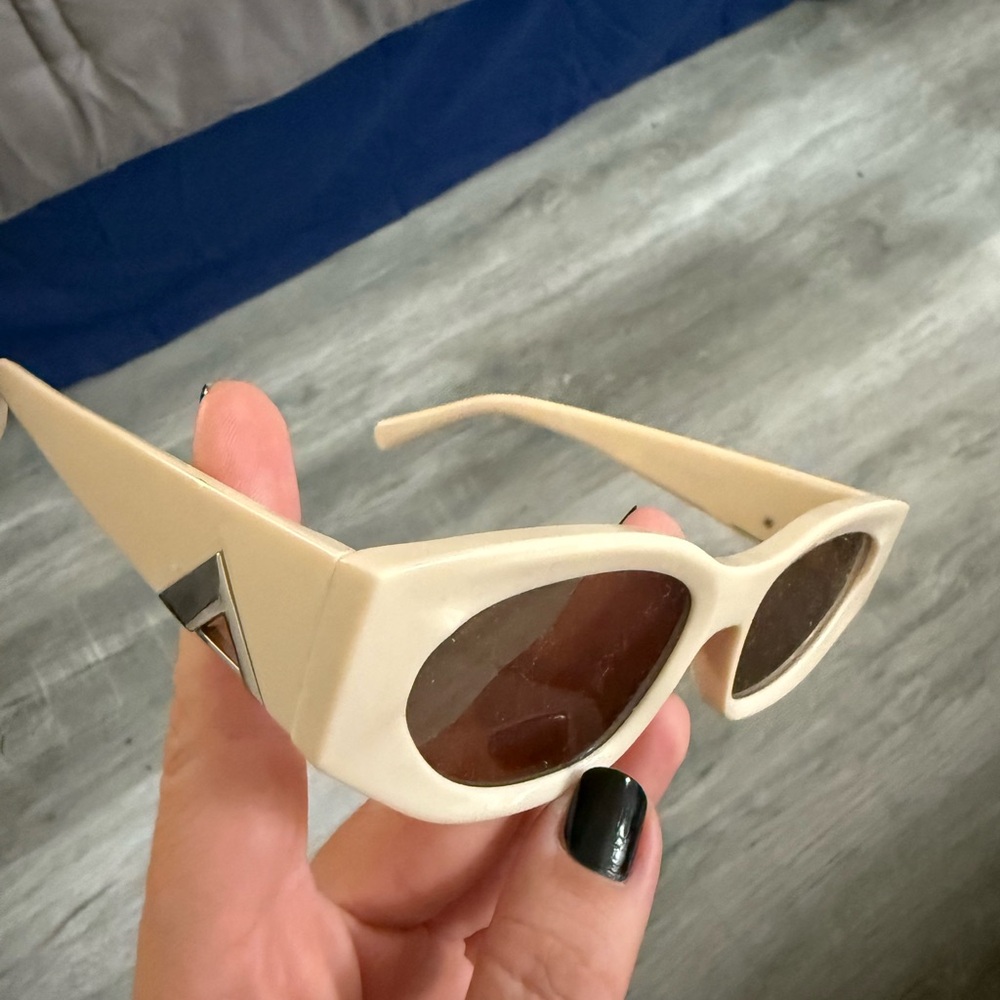 Vintage Cream Cat-Eye Sunglasses with Brown Lenses